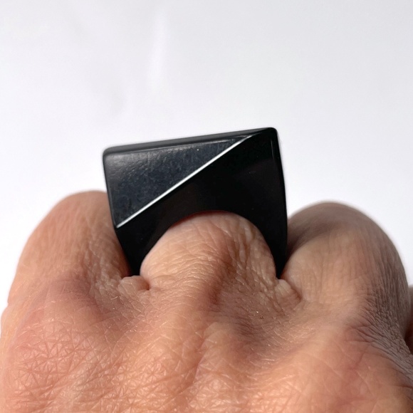 Vintage 5.75 Lucite Ring Black Trapezoid Statement Mid Century Modern Geometric - Picture 10 of 16